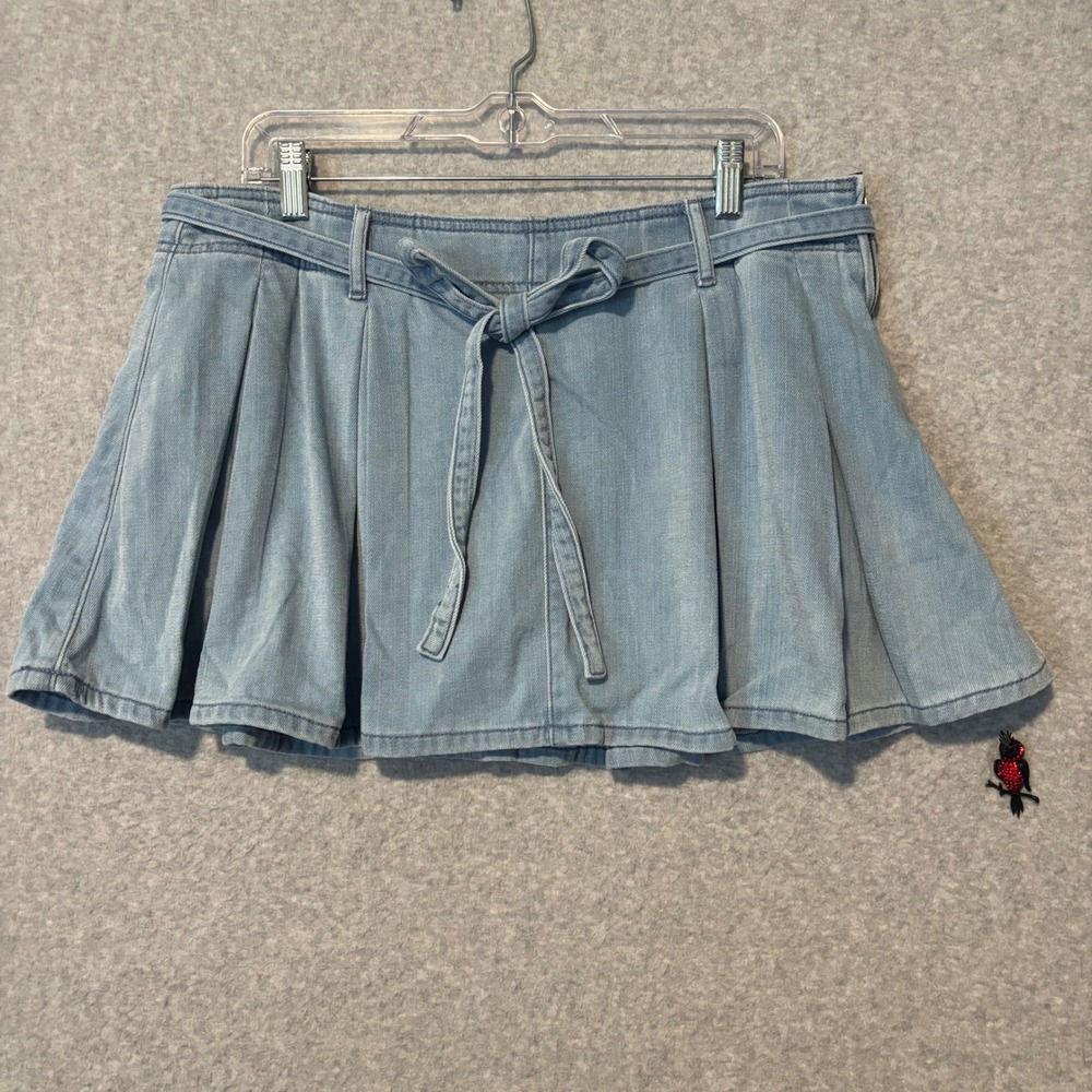 American Eagle‎ Women's 12 Mini Skort Light Wash Pleated Mid-Rise Tie Waist NWT